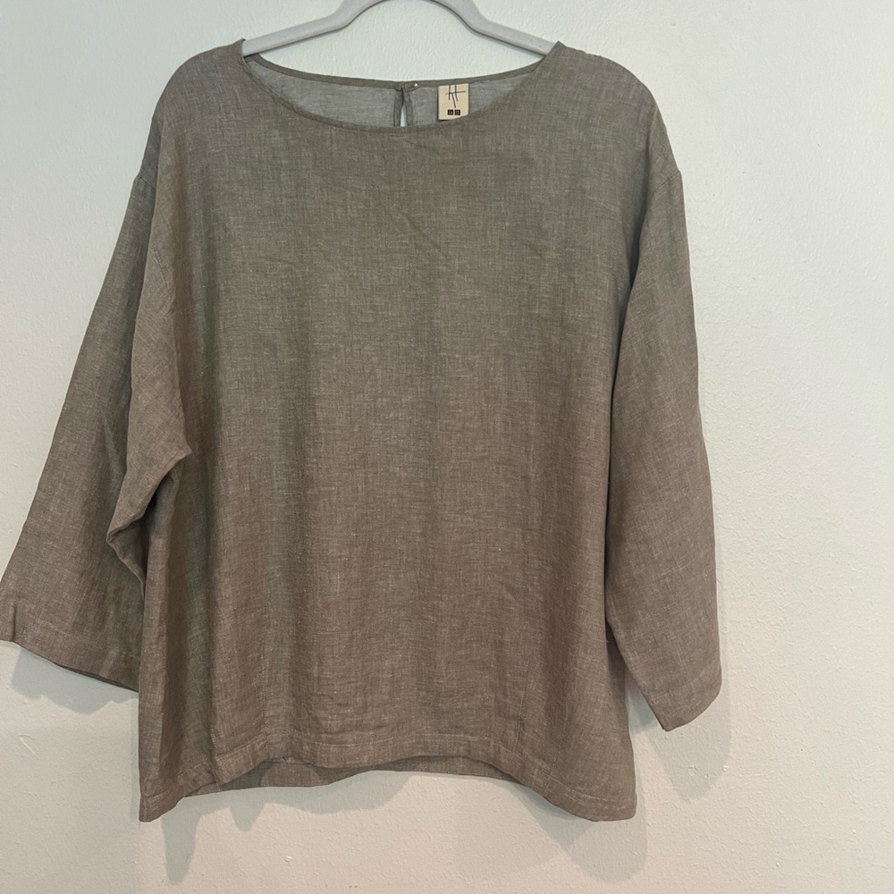Uniqlo women tan blouse